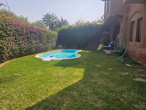 Luxury house for rent in Ennakhil Palmeraie. Dimension 400 m². Beautiful terrace and garden