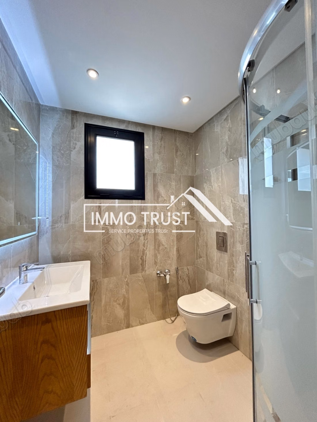 Splendido appartamento in affitto a La Soukra. 3 camere. Servizio di concierge e condizionatore