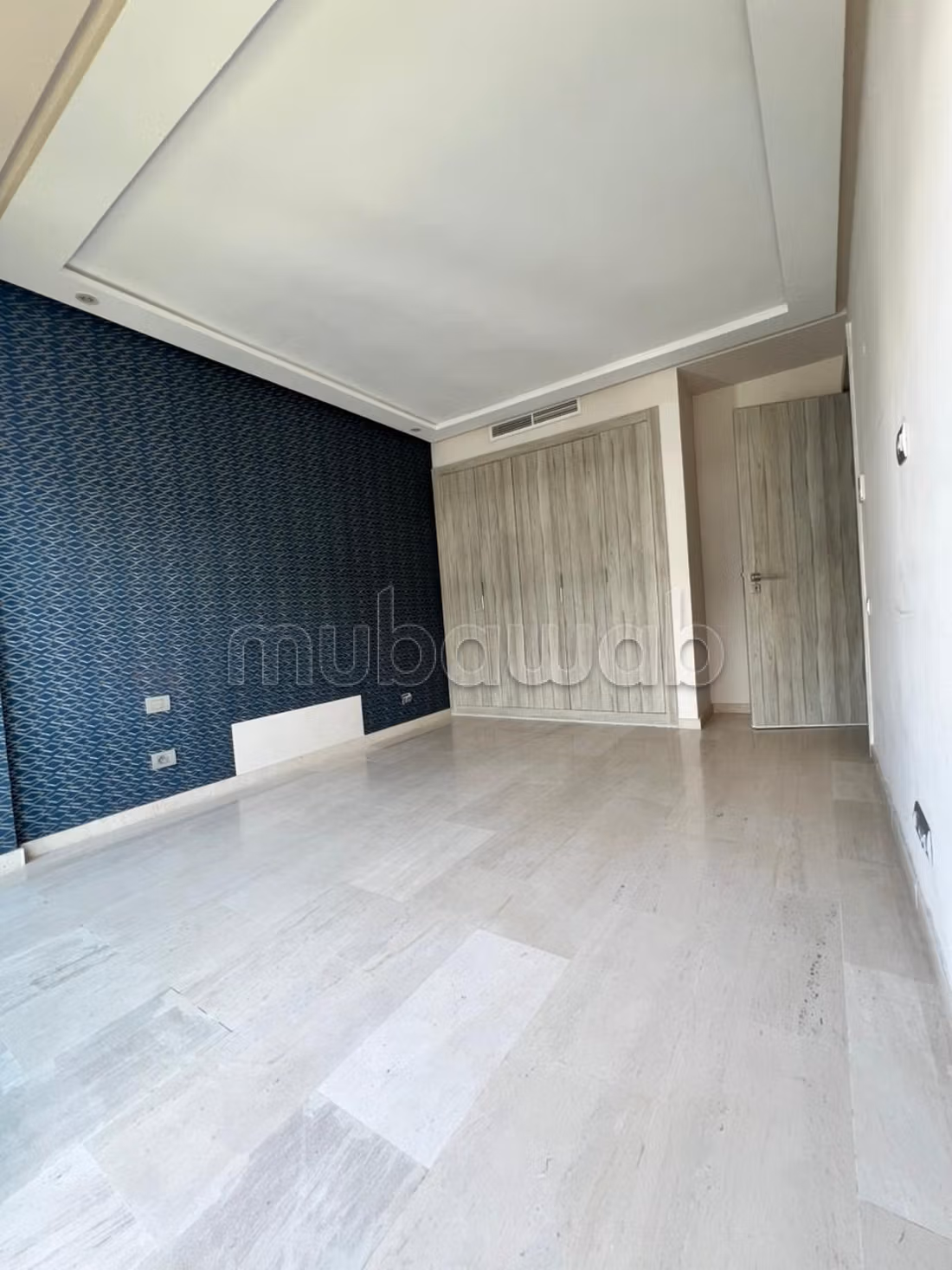 Beautiful apartment for sale in Ain Diab. 4 large living areas. Terrace and lift