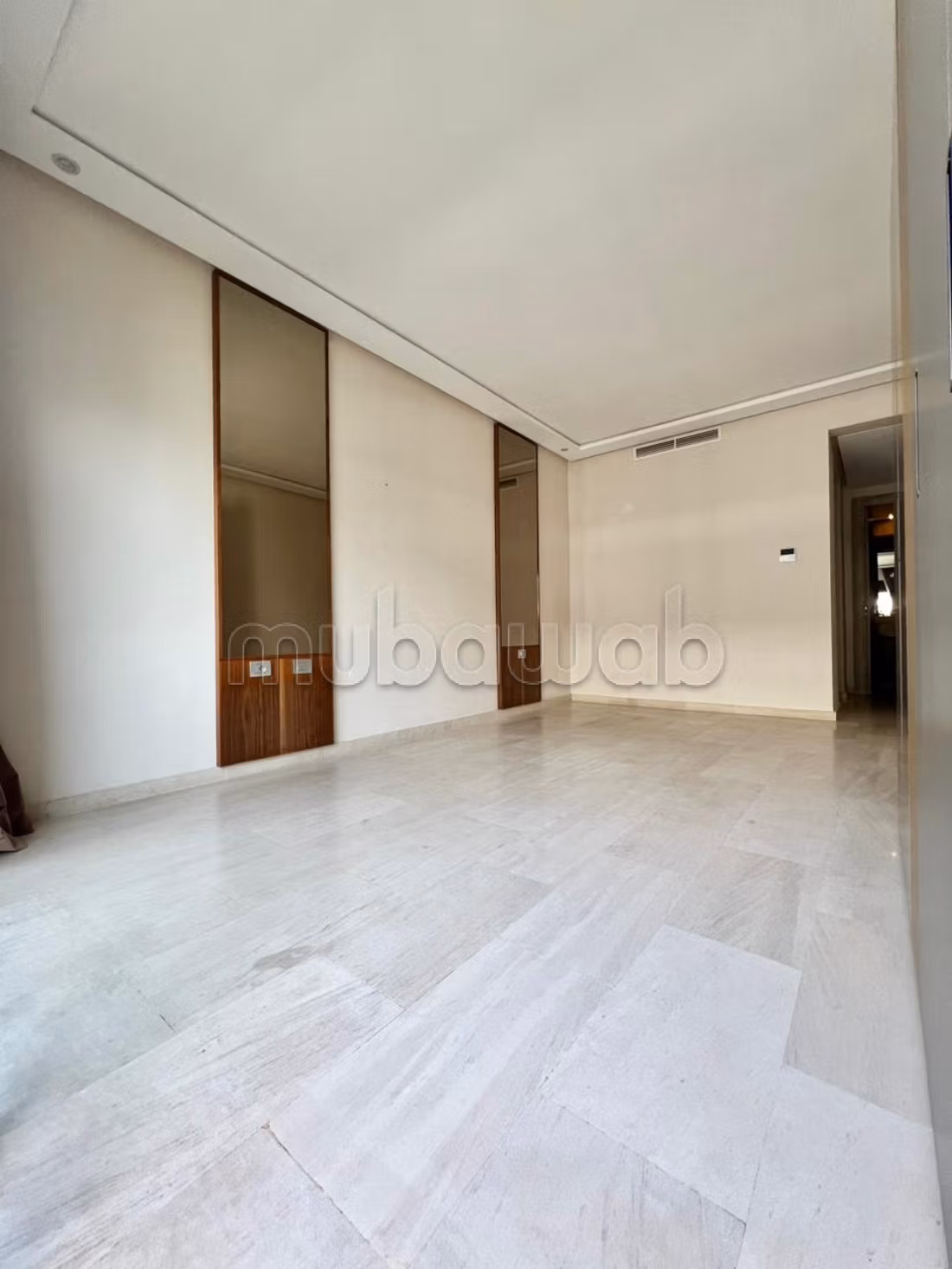 Beautiful apartment for sale in Ain Diab. 4 large living areas. Terrace and lift