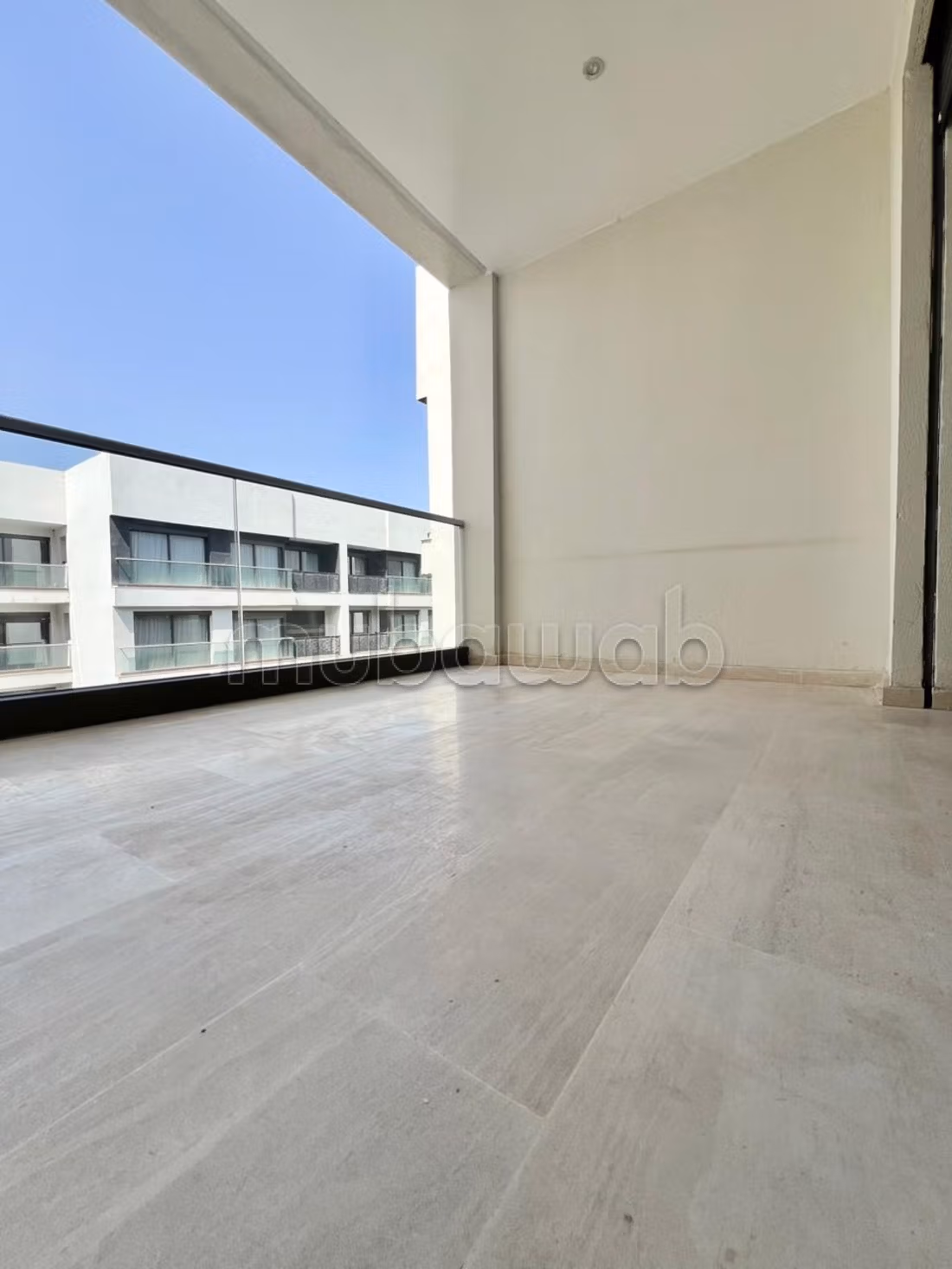 Beautiful apartment for sale in Ain Diab. 4 large living areas. Terrace and lift