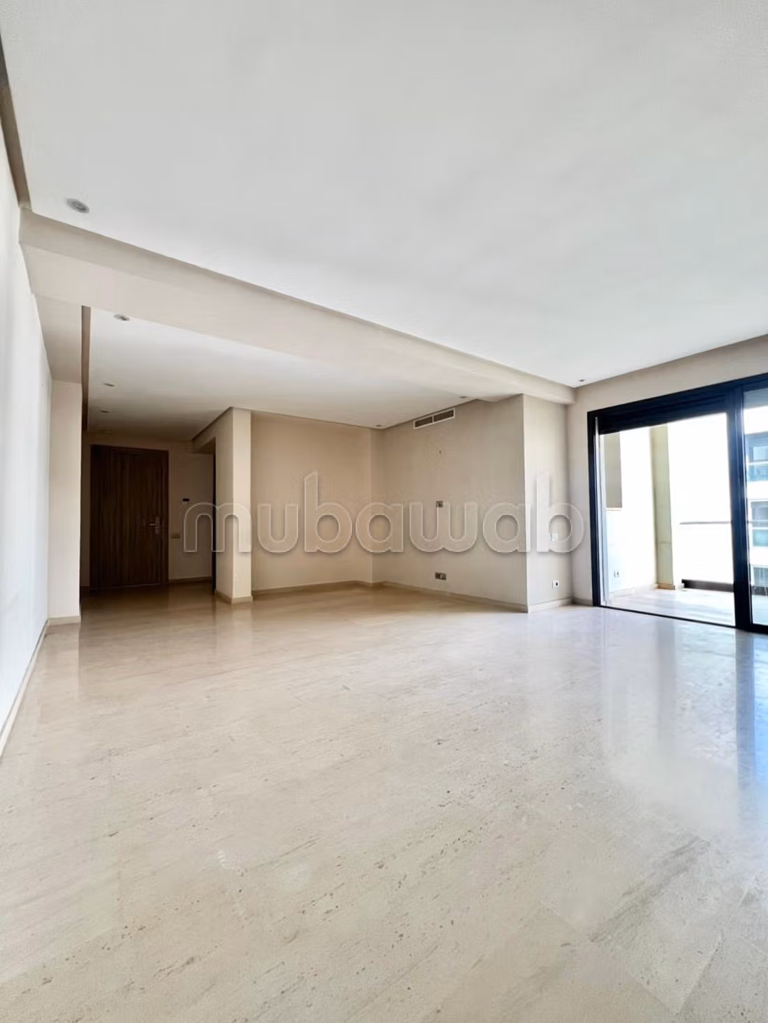 Beautiful apartment for sale in Ain Diab. 4 large living areas. Terrace and lift