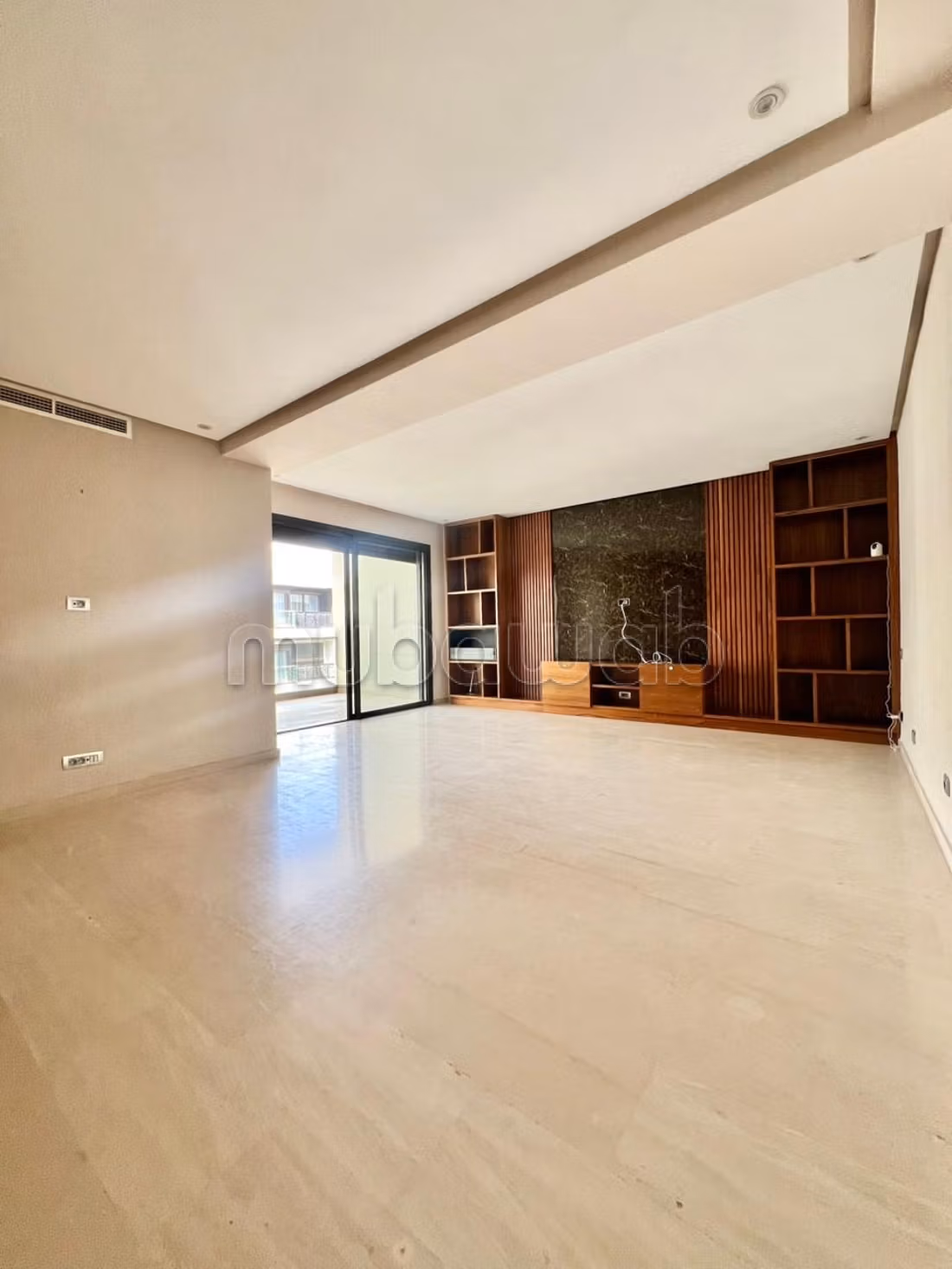 Beautiful apartment for sale in Ain Diab. 4 large living areas. Terrace and lift