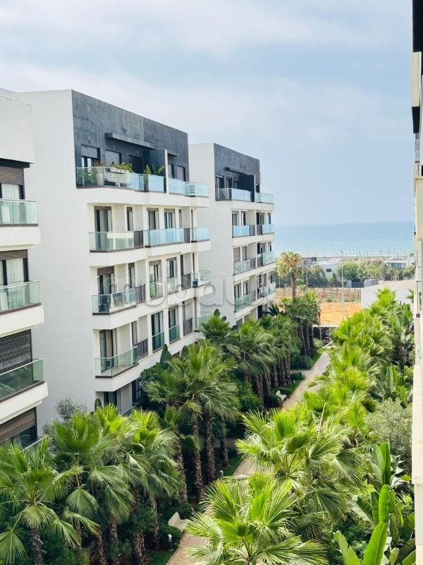 Se vende piso en Ain Diab. 3 hermosas habitaciones. Con Ascensor, balcón