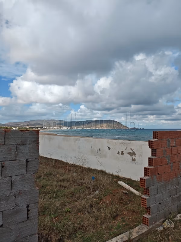 Terrain Exceptionnel en Bord de Mer