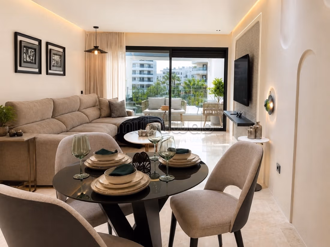 Superbe Studio Jamais Habité avec terrasse à Palmier