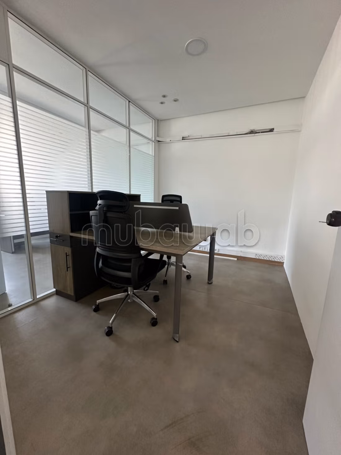 Offices for rent in Racine Extension. Dimension 120 m². Double glazed window, Central air conditioning