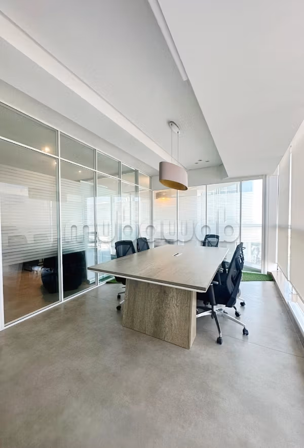 Ufficio disponibile in affitto a Racine Extension. Superficie 120 m². Ascensore e garage