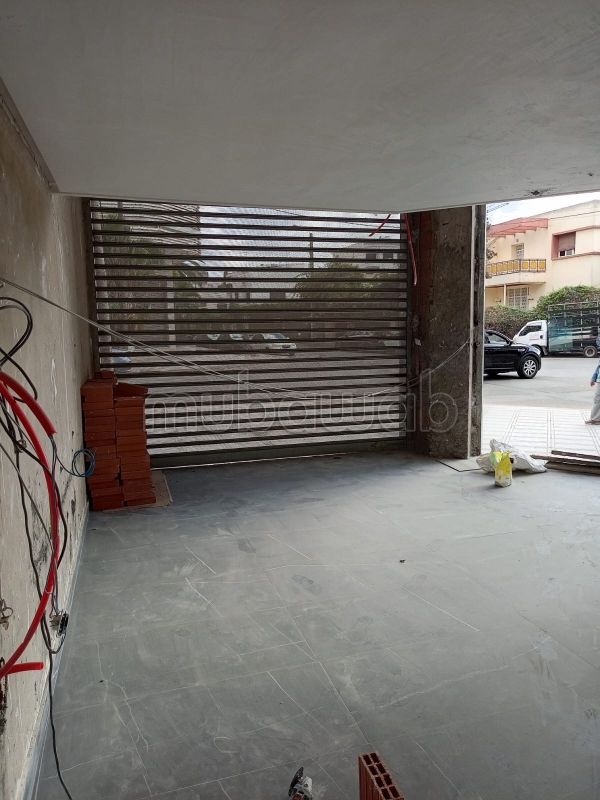 Bel locale commerciale in affitto a Maârif Extension. Superficie di 80 m². Casa con servizio concierge
