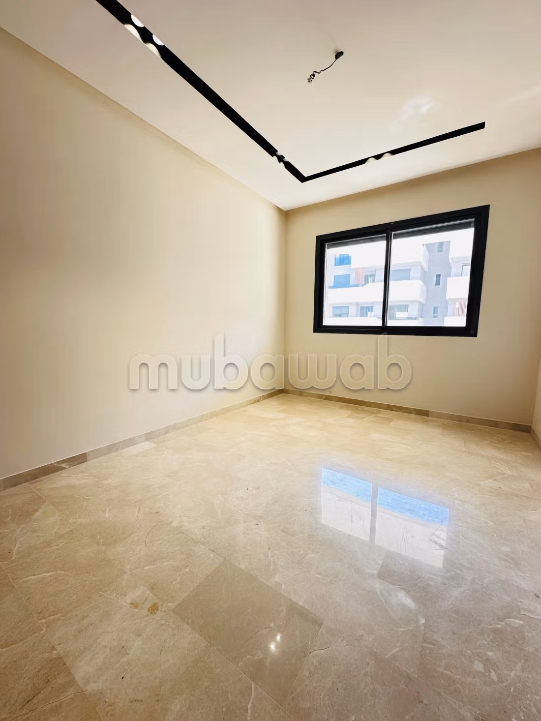 Studio vide à louer avec terrasse