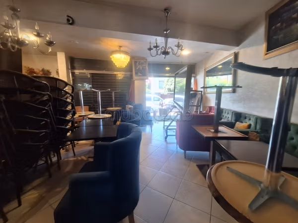 Bel locale commerciale in affitto a Derb Ghalef. Superficie di 105 m². Cucina ben equipaggiata