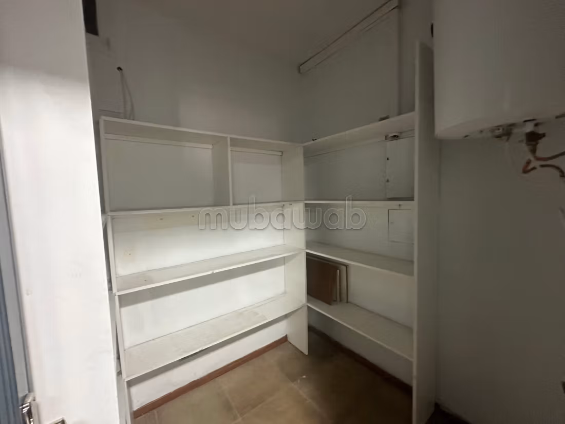 Offices for rent in Bourgogne Ouest. 2 lovely rooms. With lift and terrace