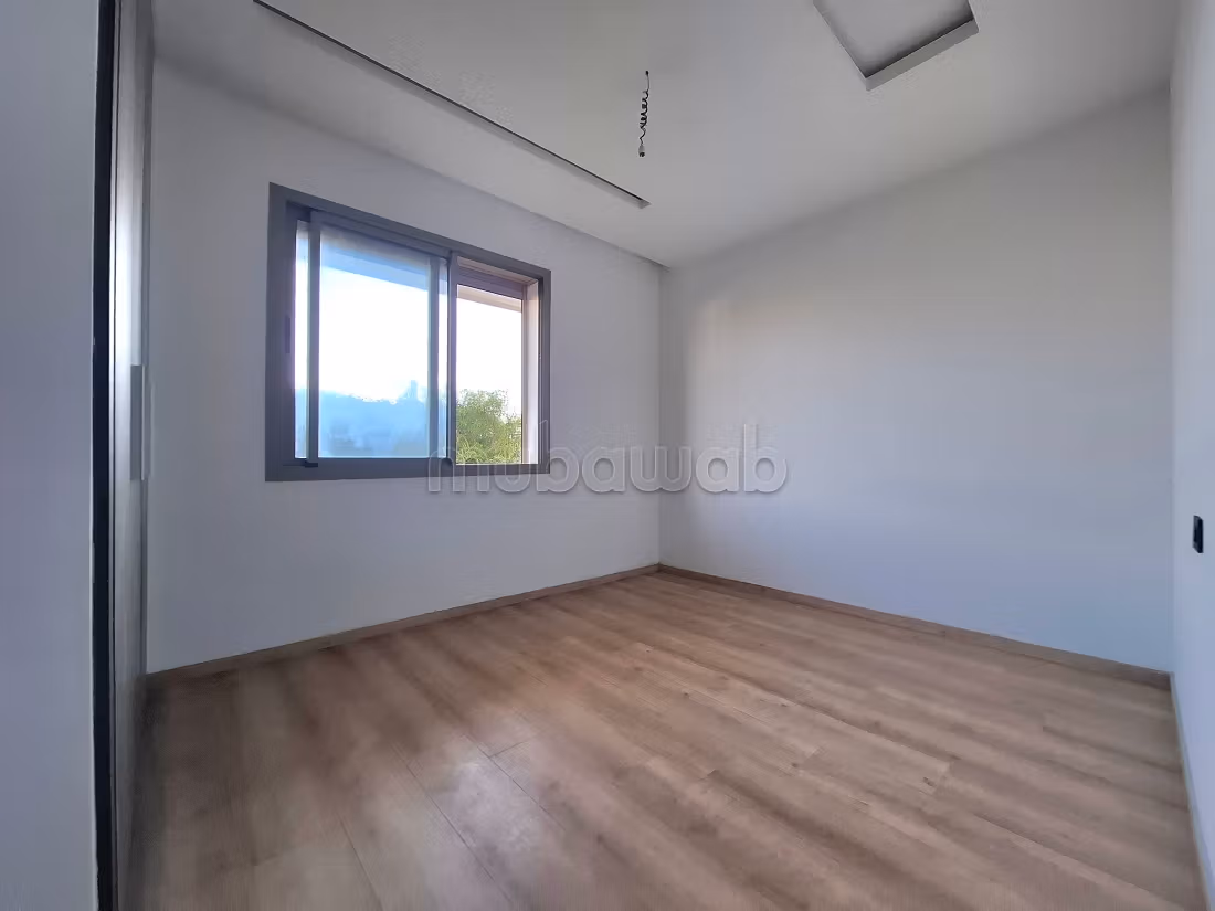 Bonito piso en alquiler en Ain Diab Extension. 6 habitaciones grandes. Puerta pesada, sistema de plato general
