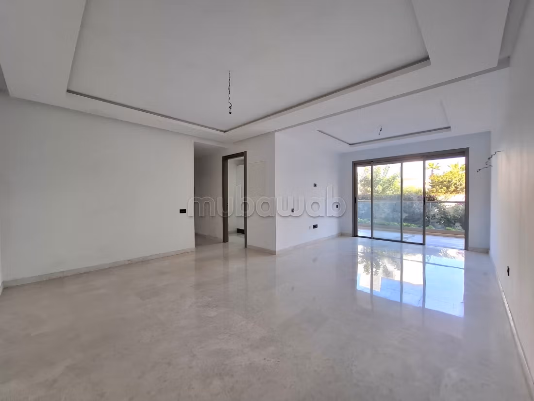Bonito piso en alquiler en Ain Diab Extension. 6 habitaciones grandes. Puerta pesada, sistema de plato general