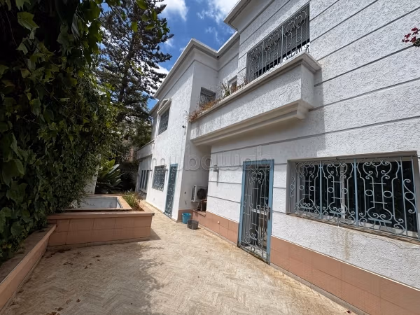 Bonito piso en venta en Sidi Maarouf. 5 habitaciones grandes