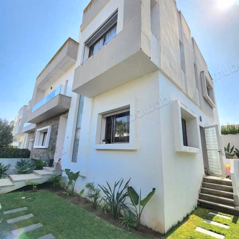Luxury Villa for sale in Bouskoura Ville. 4 lovely rooms. Green areas, Parking spaces for cars