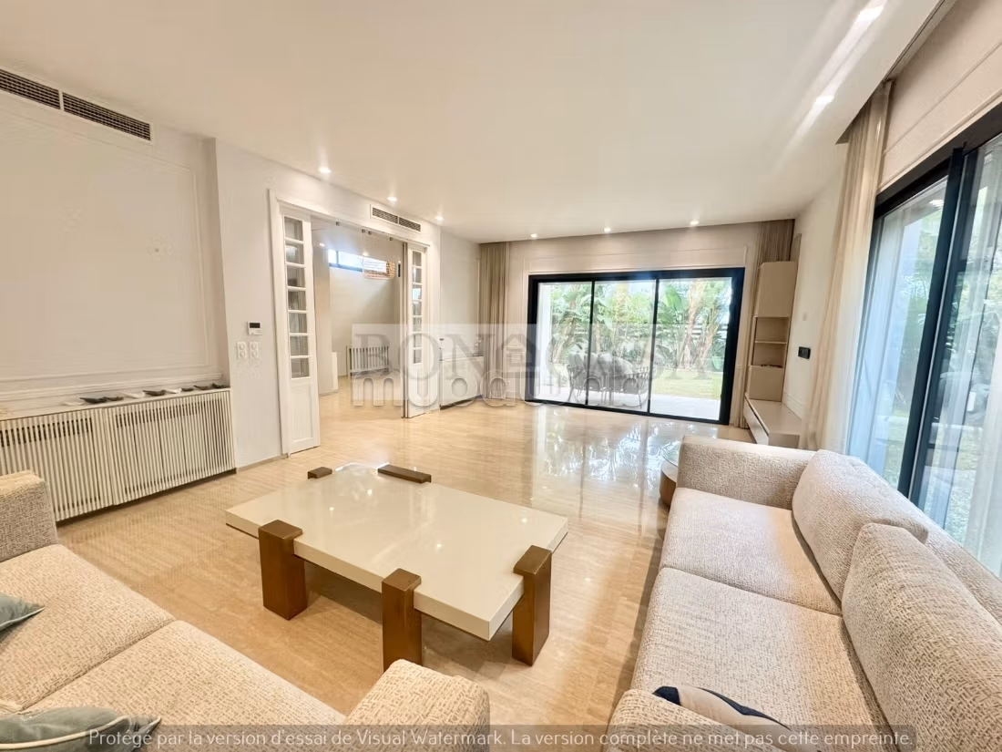 Eccezionale villa in vendita a Gammarth. Superficie 331 m². Piscina e condizionatore