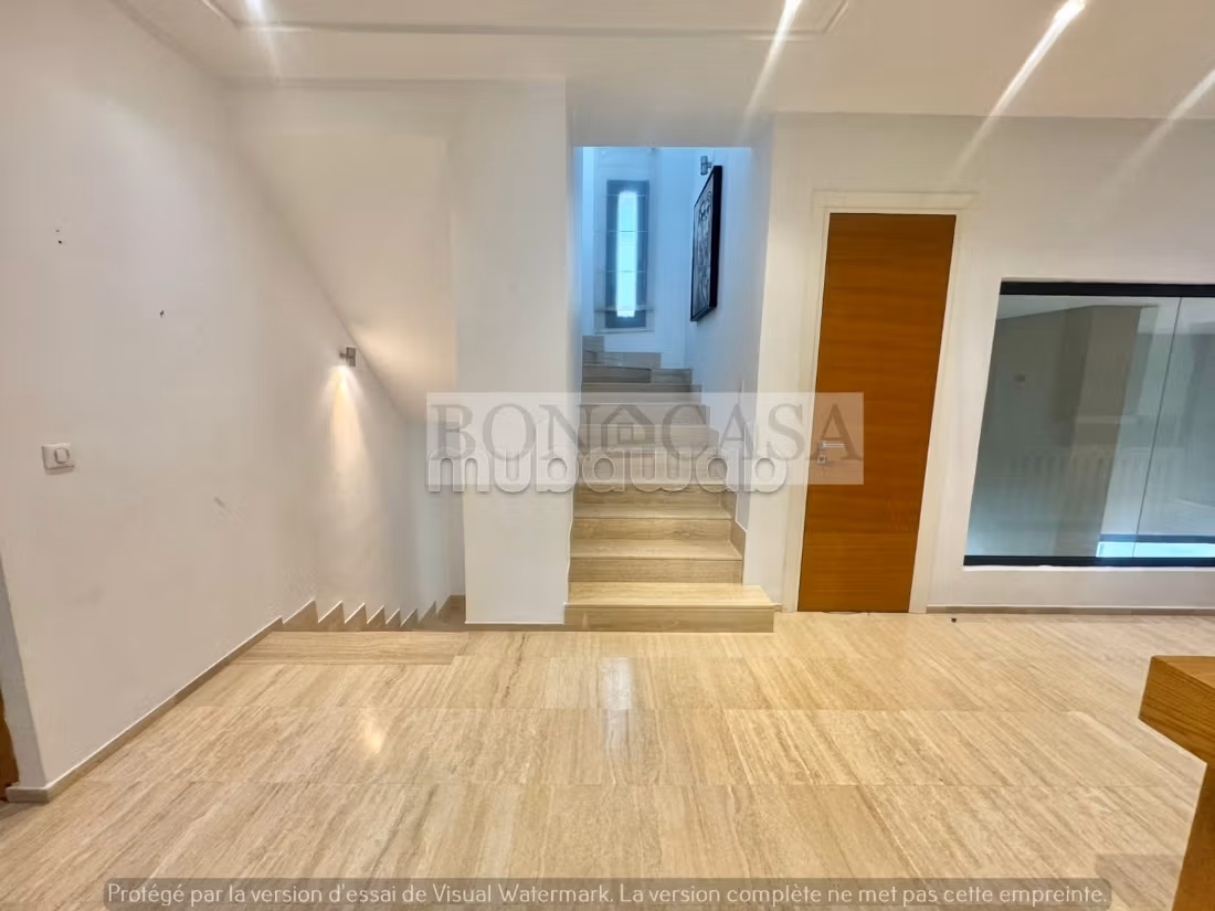Eccezionale villa in vendita a Gammarth. Superficie 331 m². Piscina e condizionatore