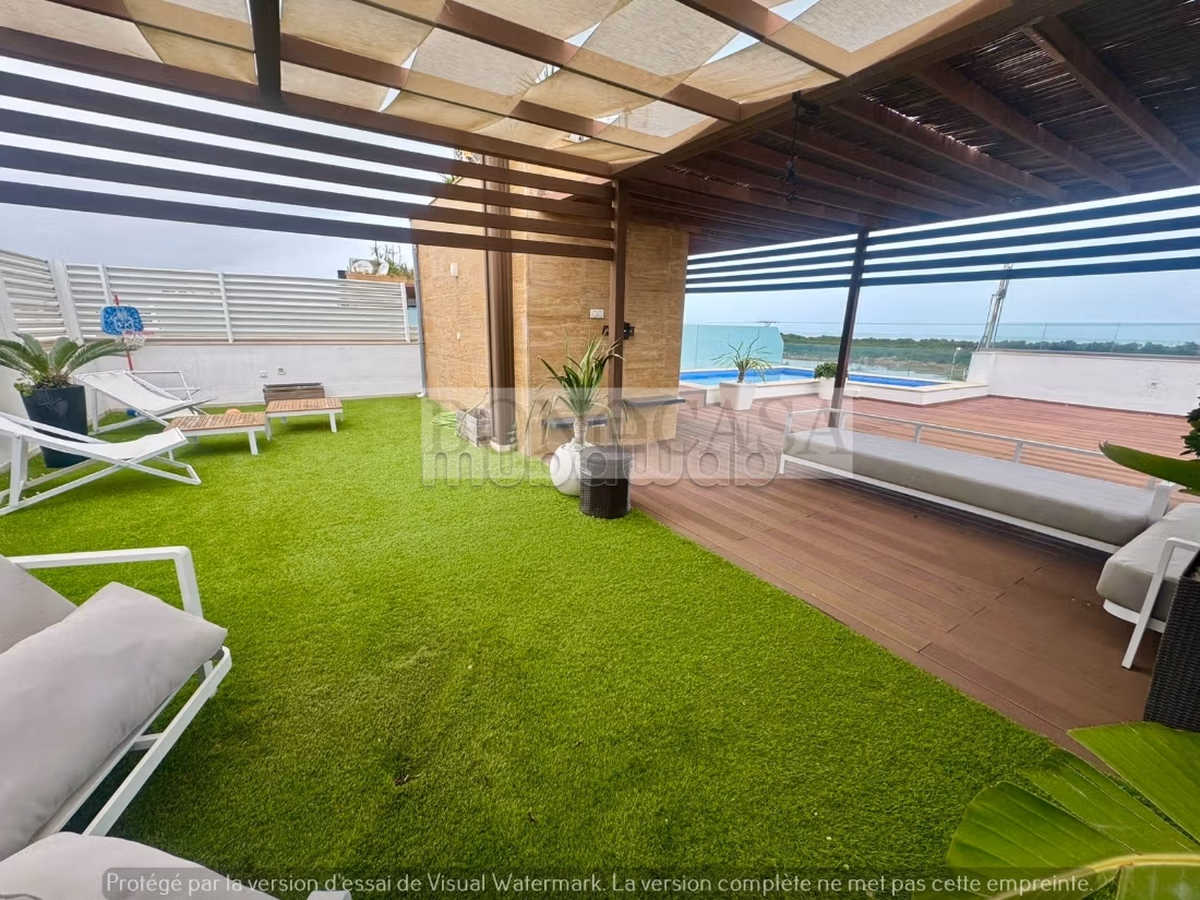 Eccezionale villa in vendita a Gammarth. Superficie 331 m². Piscina e condizionatore