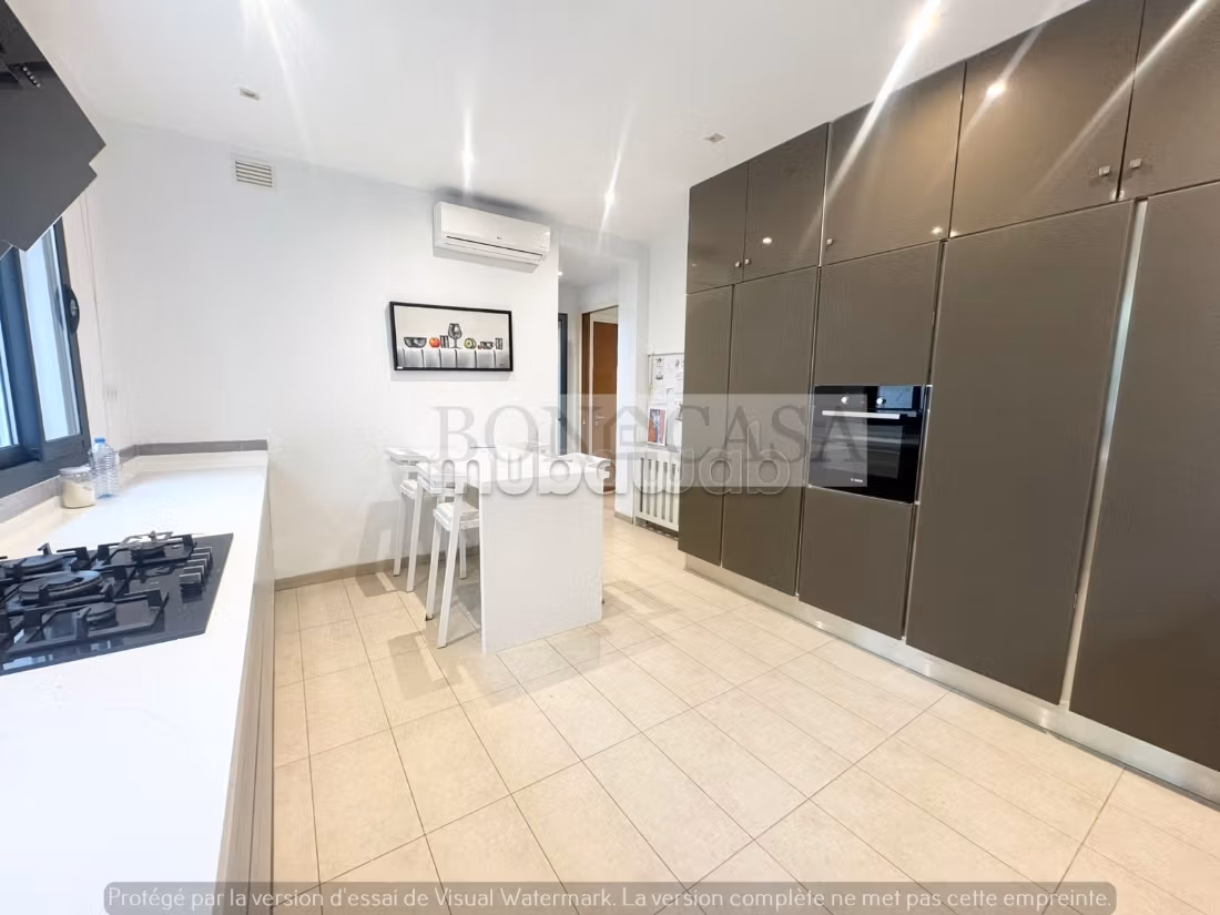 Eccezionale villa in vendita a Gammarth. Superficie 331 m². Piscina e condizionatore