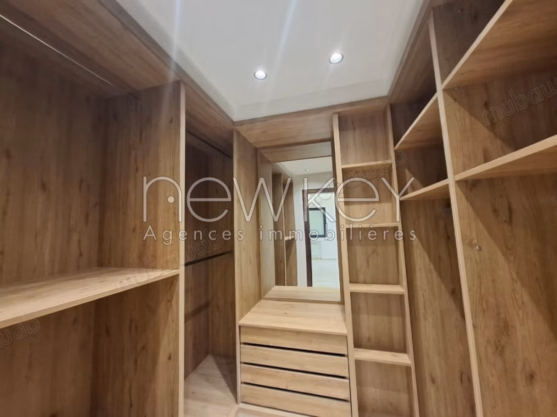 Villa de haut standing S4 à vendre à La Soukra