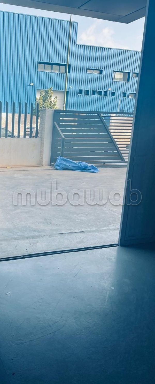 Salé local zone industrielle très bien aménagé