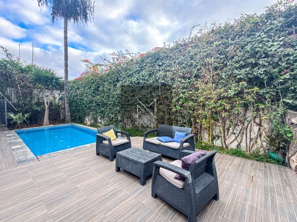 Encuentra un piso en alquiler en Ain Diab. Dimensión 400 m². Piscina y chimenea