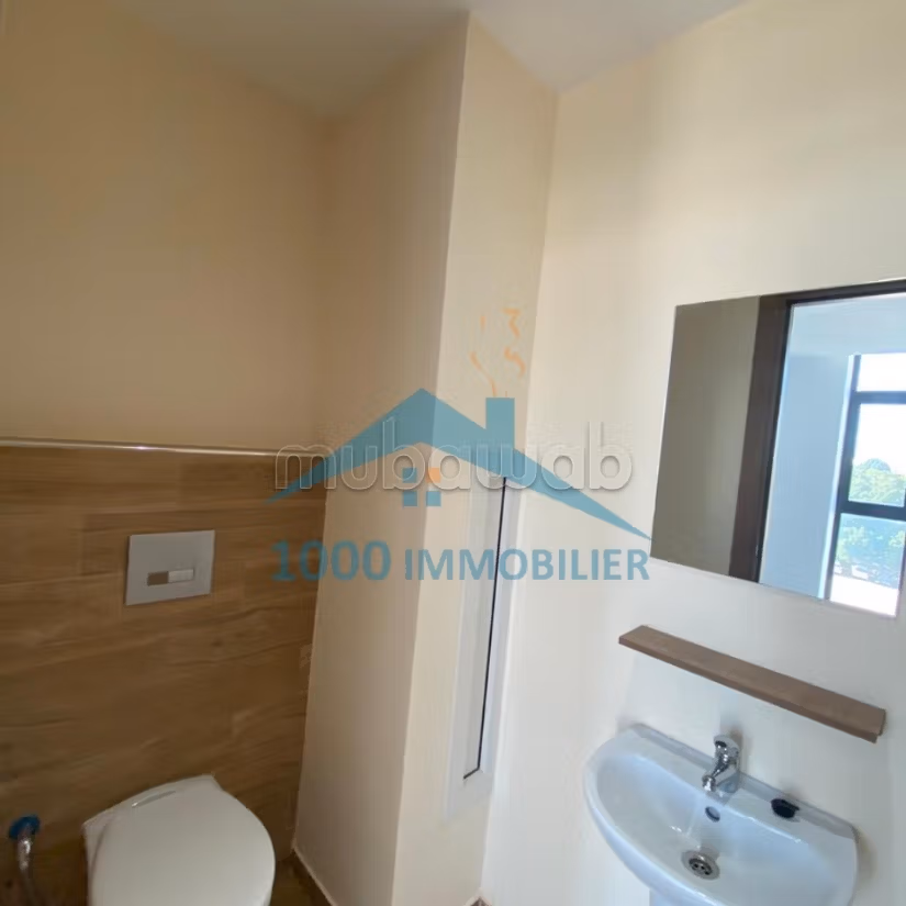 Vendita ufficio. Superficie 82 m². Ascensore