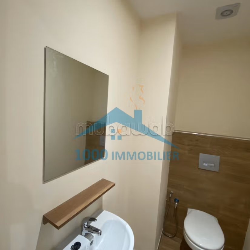 Vendita ufficio. Superficie 82 m². Ascensore