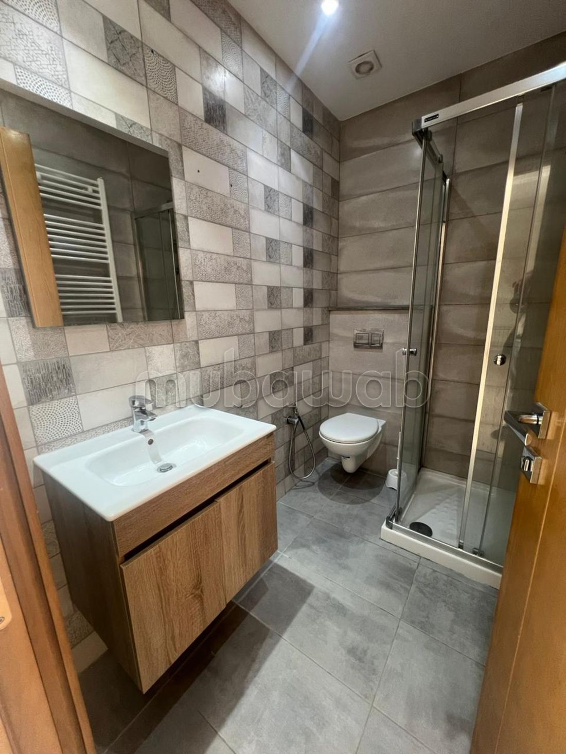 Bellissimo appartamento in affitto a La Soukra. 1 camera. Ascensore e posto auto