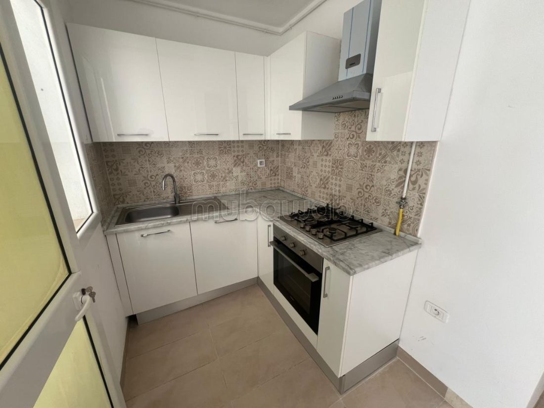 Bellissimo appartamento in affitto a La Soukra. 1 camera. Ascensore e posto auto