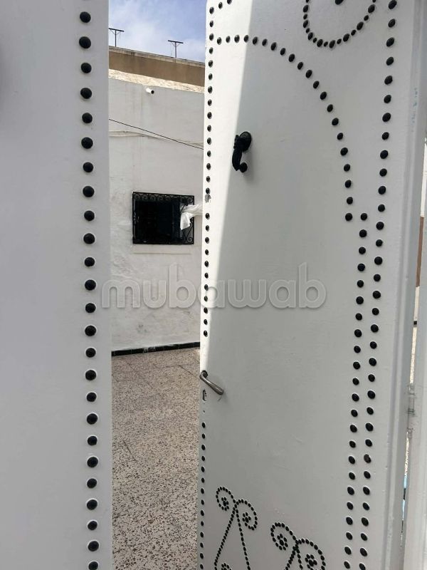 Vente maison à Hammamet. 2 pièces confortables. Places de parking et terrasse