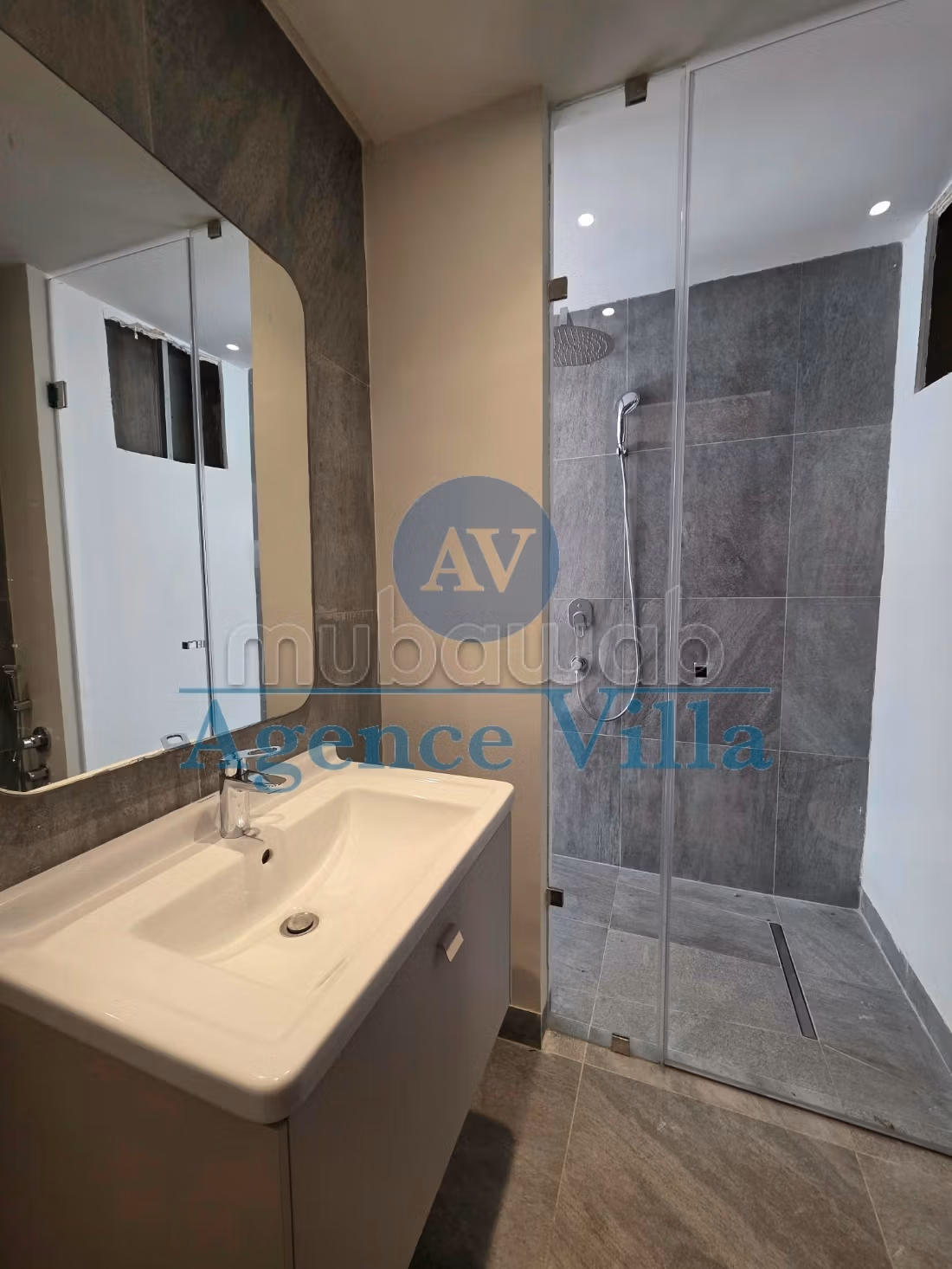 Un appartement neuf meublé à gammarth