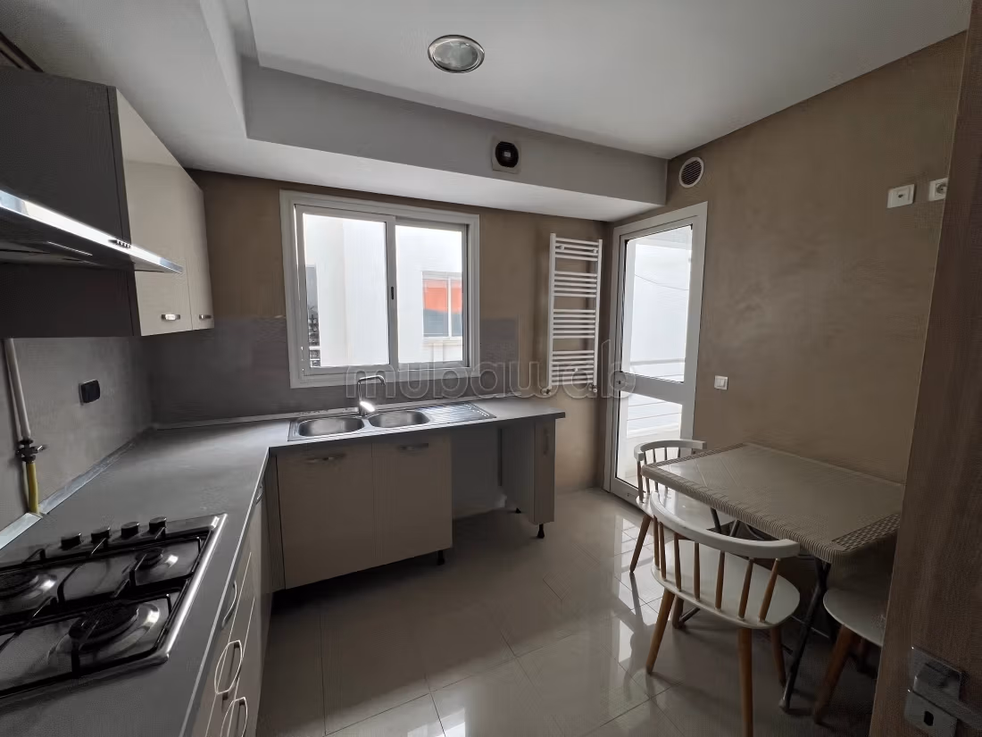 Bellissimo appartamento in affitto a Ain Zaghouan Nord. 2 belle camere da letto. Arredato