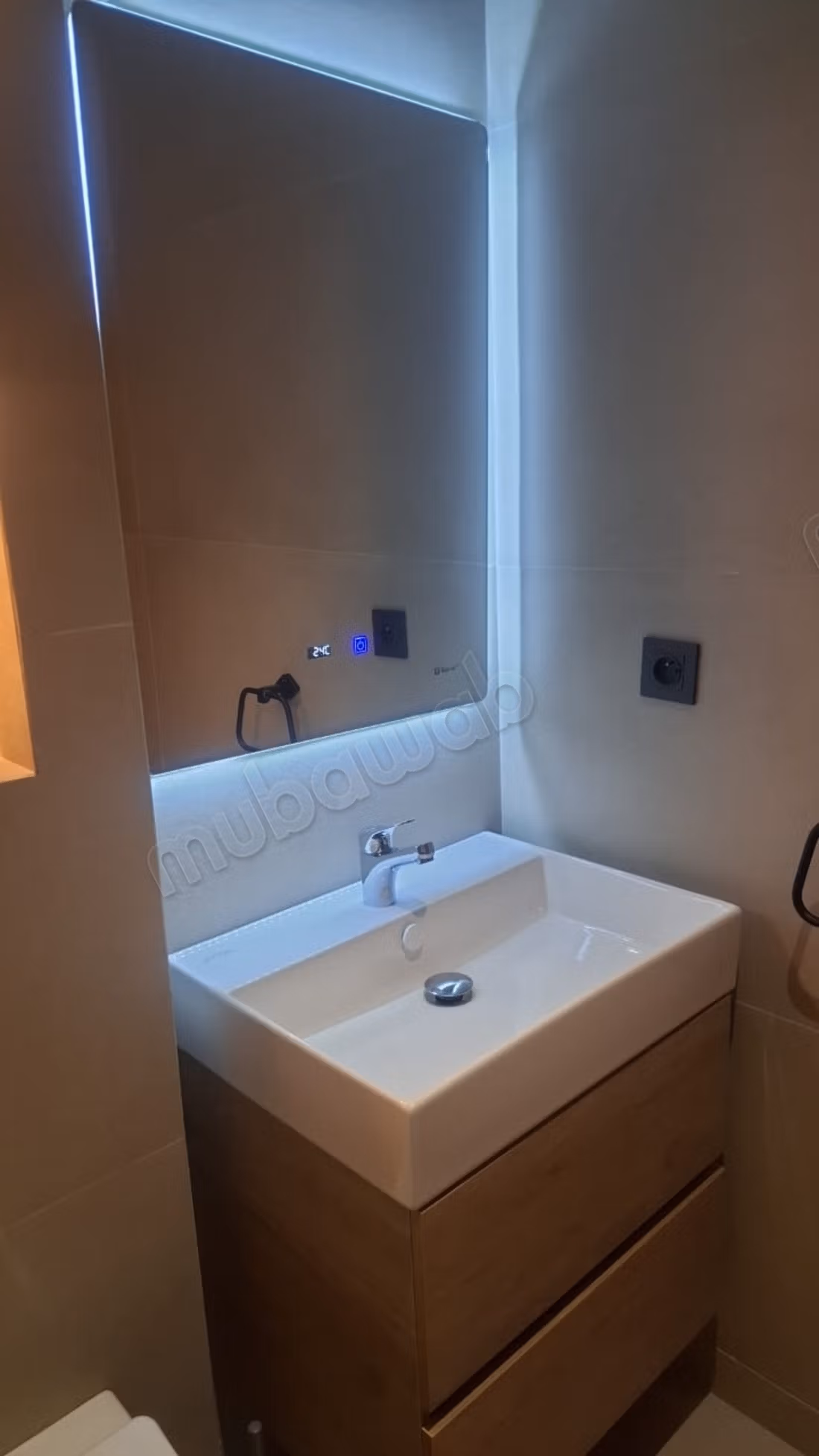 Studio neuf joliment meublé 37m2 A Racine