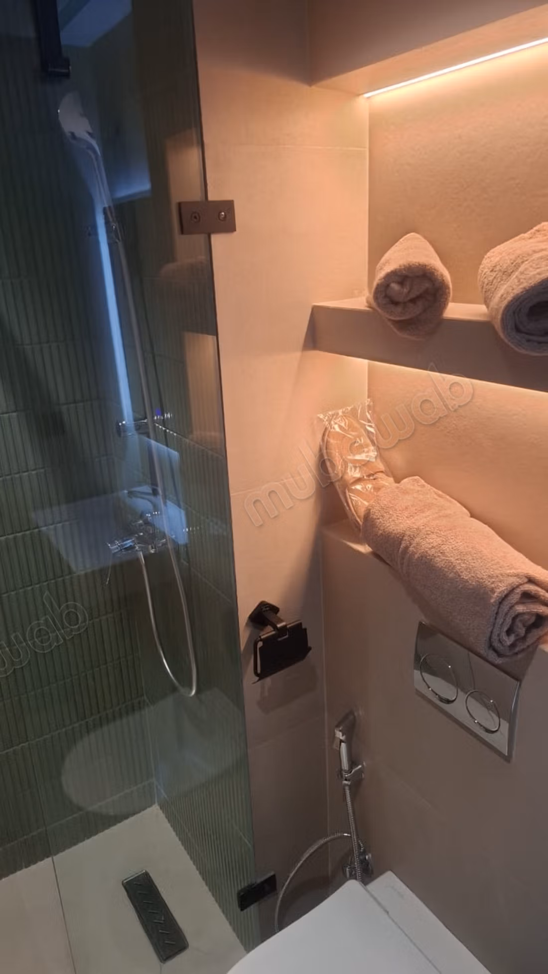 Studio neuf joliment meublé 37m2 A Racine