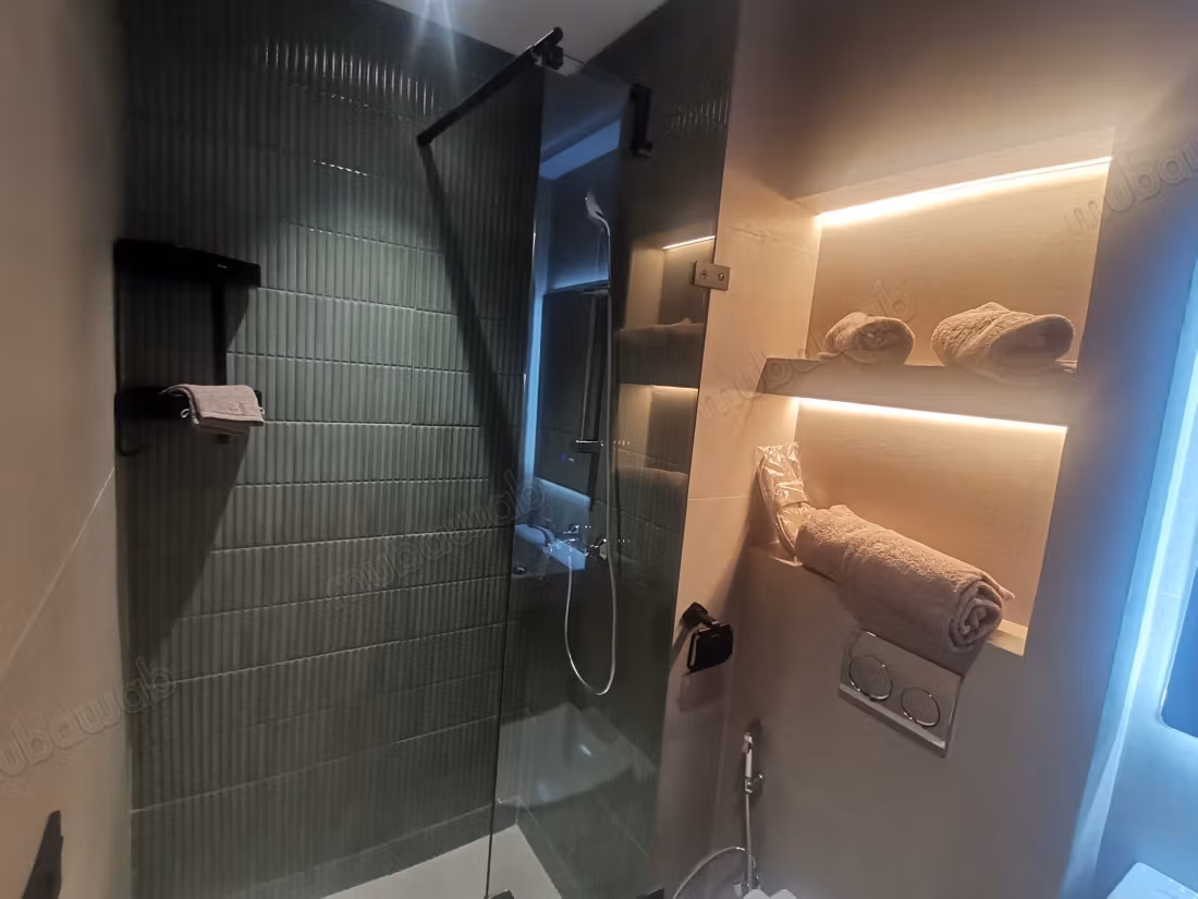 Studio neuf joliment meublé 37m2 A Racine
