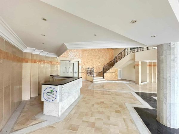 Immeuble dépôt, ateliers et bureaux à Charguia 2