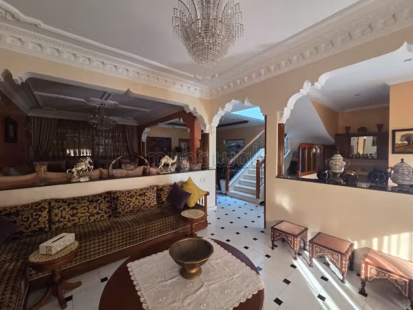 Villa à Hay Riad pour usage professionnel ou habitation