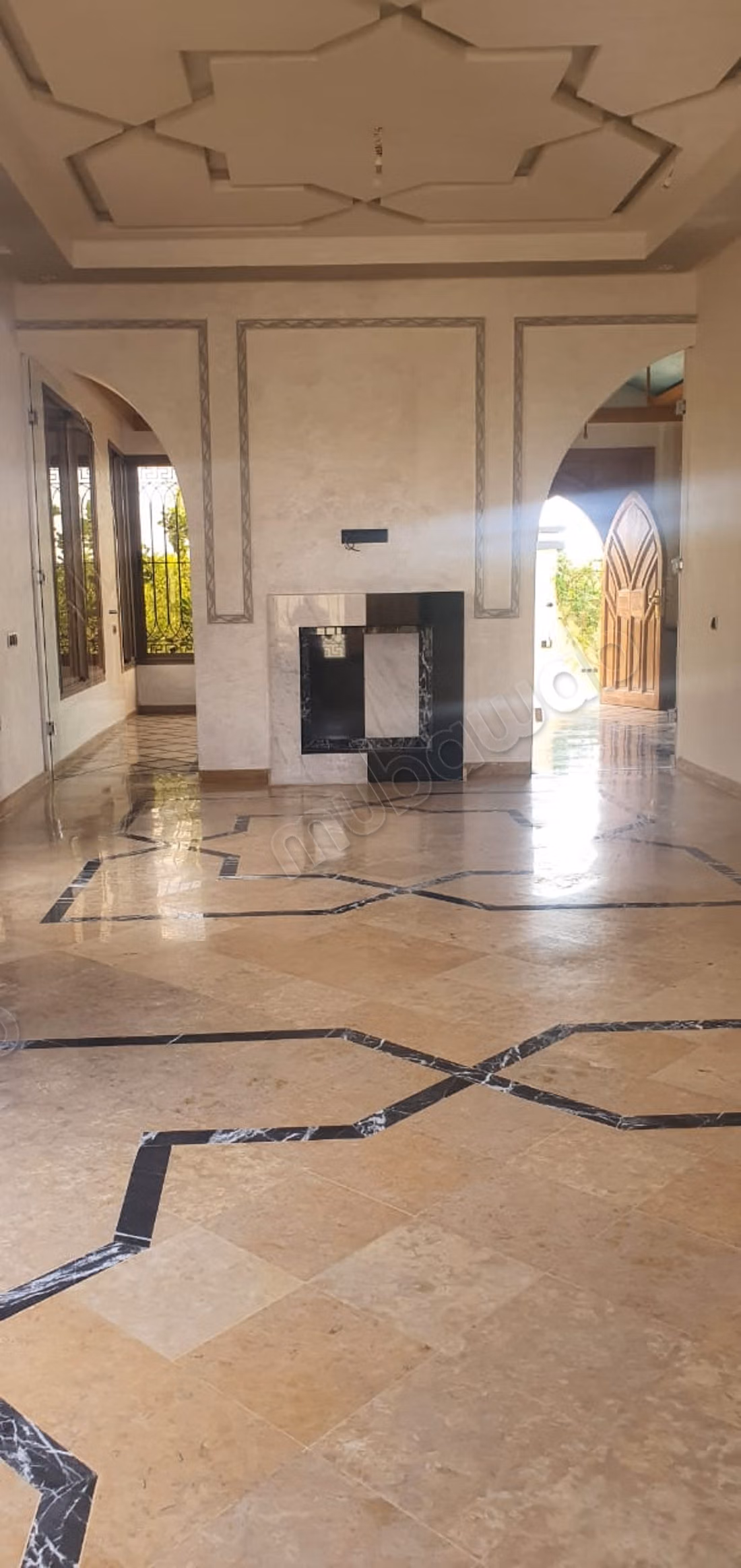 Magnificent villa for sale in Hay Targa. 9 comfortable rooms. Garden and lift