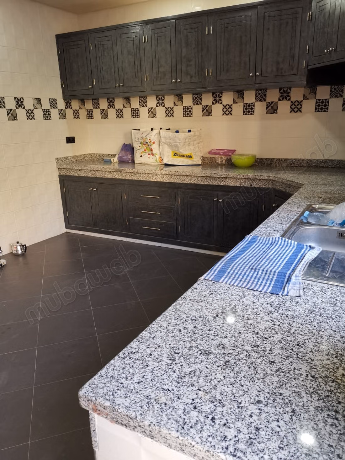 Magnificent villa for sale in Hay Targa. 9 comfortable rooms. Garden and lift
