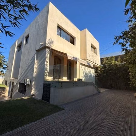 Villa à Louer de 437.0 m² à Casablanca, Longchamps