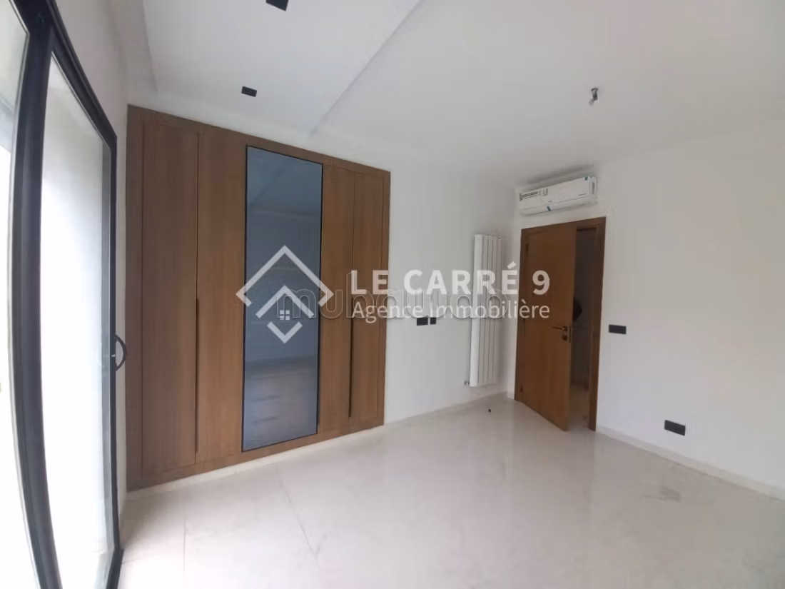 A vendre un duplex avec piscine aux Jardins de Carthage