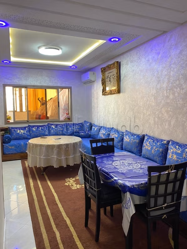 Vendita di un bell'appartamento a La Ville Haute. 2 ampi locali. Salotto marocchino e antenna parabolica