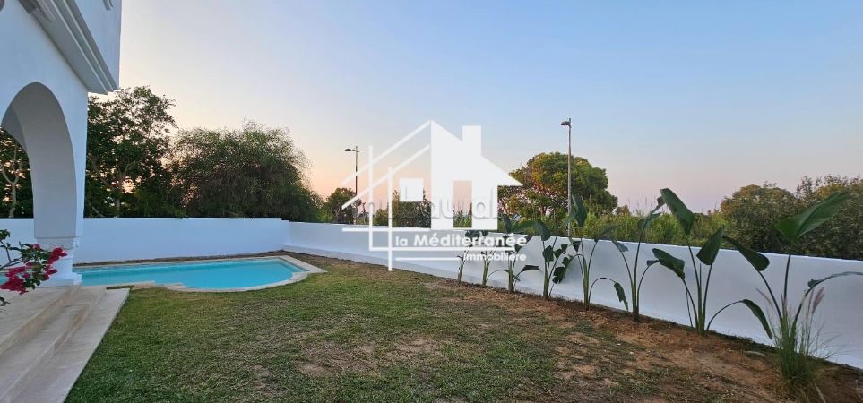 High quality villa for rent in Gammarth. 3 beautiful rooms. Residence with swimming pool, Air conditioning