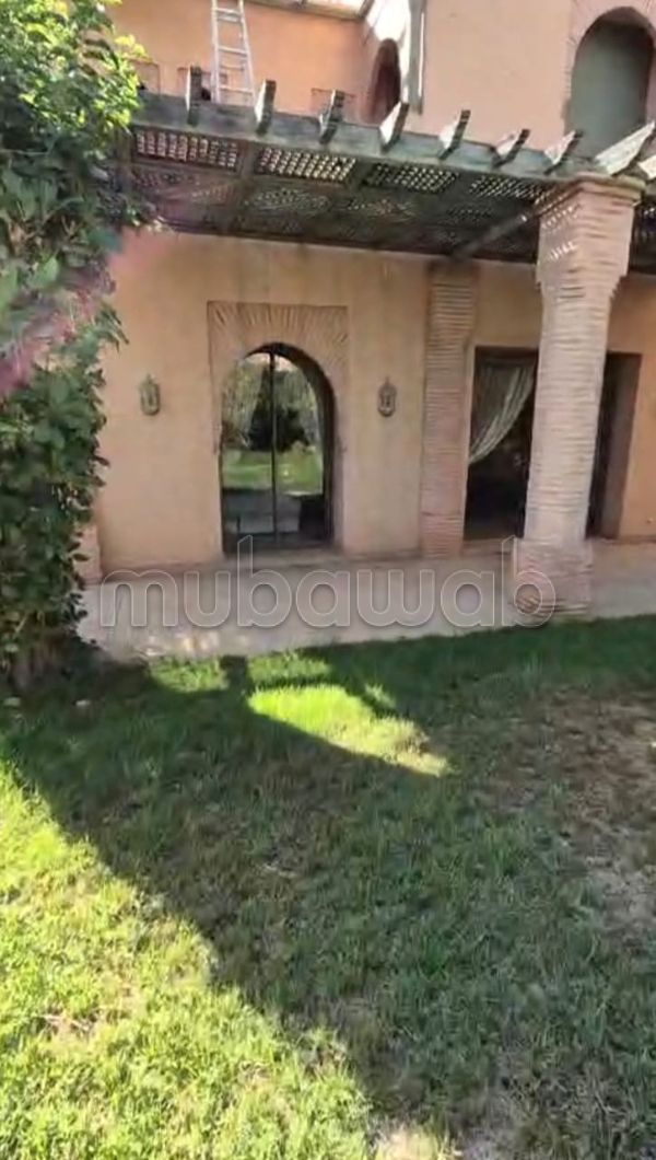 Se vende piso en Ennakhil Palmeraie. 3 hermosas habitaciones. Con muebles