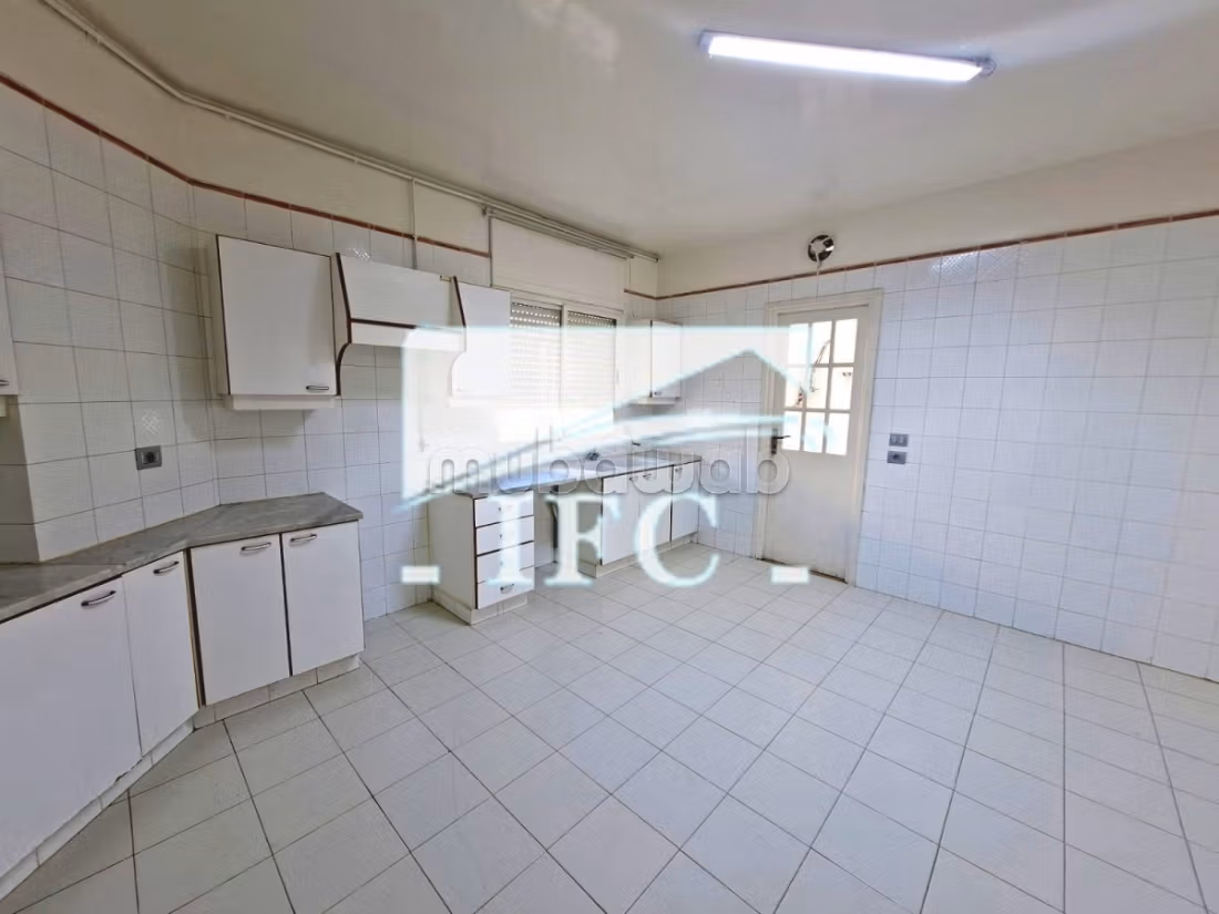 Bureau en 5 espaces 230m² lac 1 IFCL168