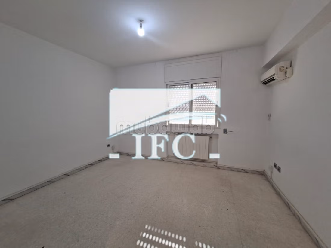 Bureau en 5 espaces 230m² lac 1 IFCL168