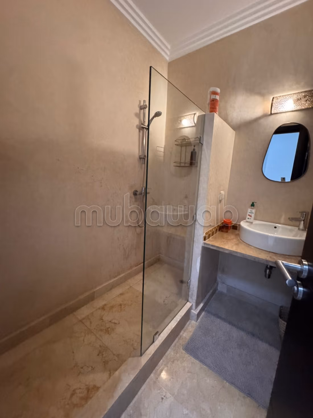 Location villa de luxe à Route de l'Ourika.
Surface totale 200 m².
Bien non meublé