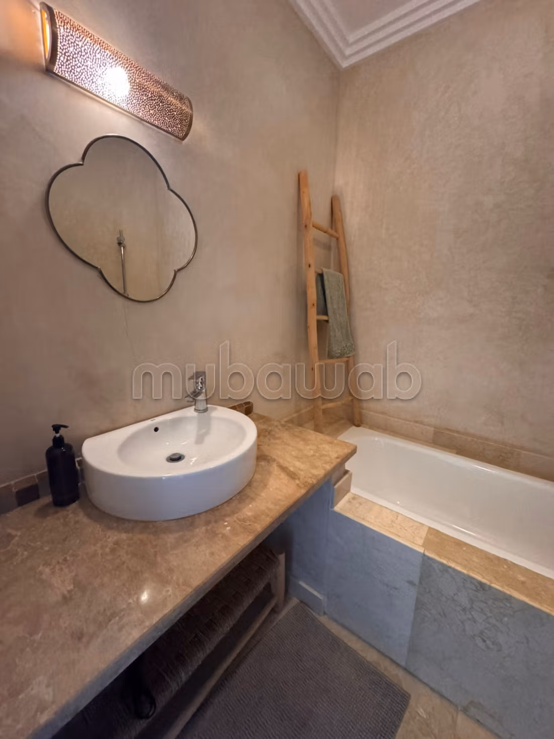 Location villa de luxe à Route de l'Ourika.
Surface totale 200 m².
Bien non meublé